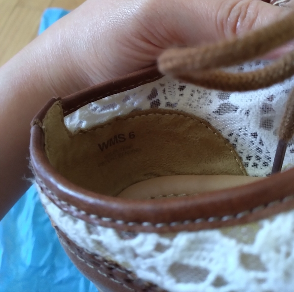 Skechers Waking Shoes & Report Shoes (size 6) - Picture 12 of 12